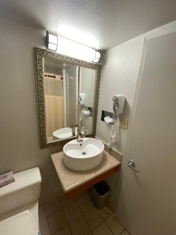 Budget Inn Of Hayward image 14