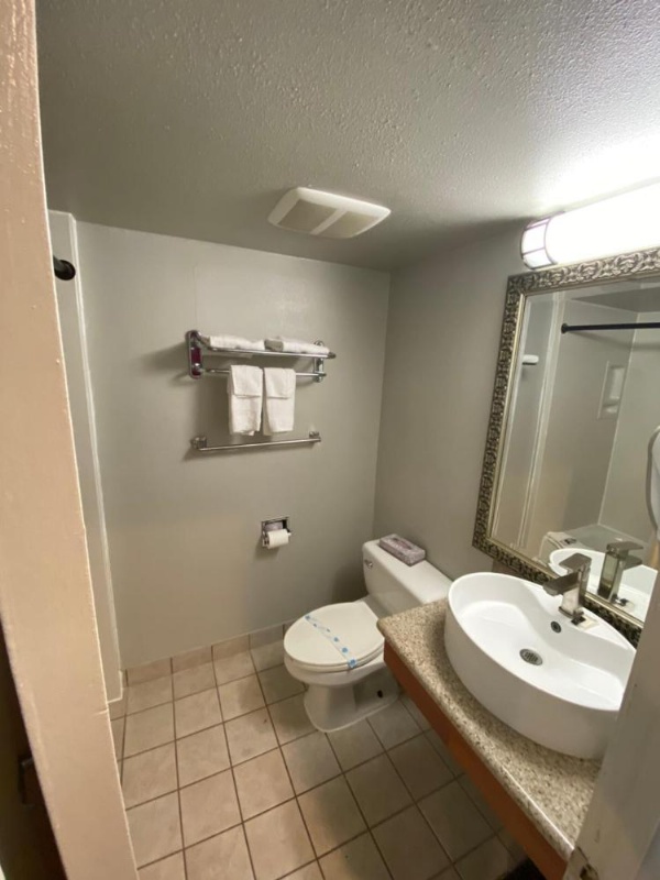 Budget Inn Of Hayward image 16