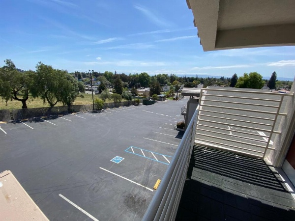 Budget Inn Of Hayward image 22